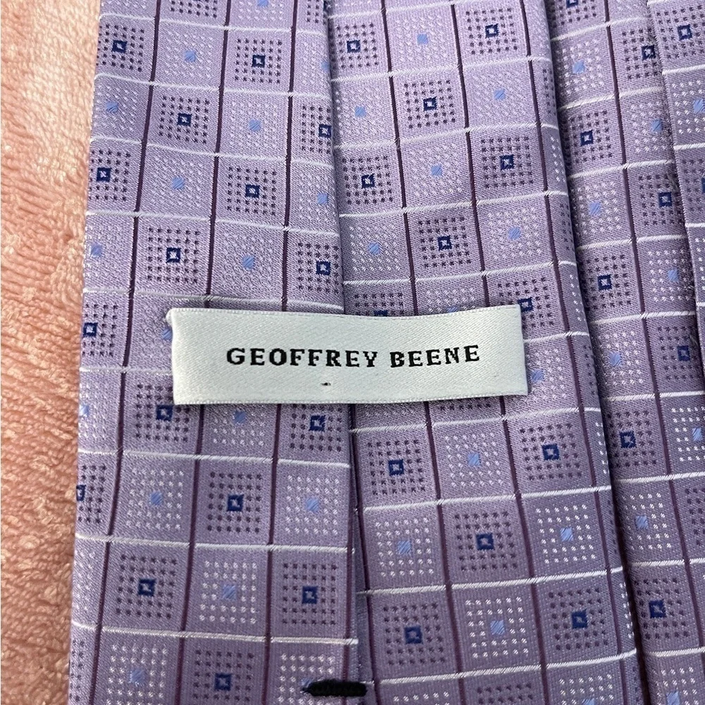 Geoffrey Beene Lavender Geometric Men's Tie